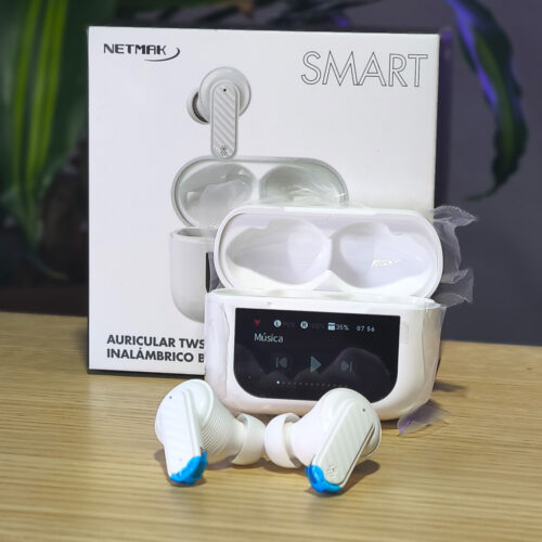 Auriculares Netmak con pantalla táctil